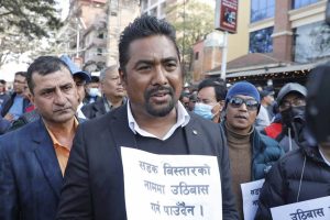 डोजर आतङ्क बन्द गर्न मागसहित बालेनविरुद्ध माइतीघरमा प्रदर्शन