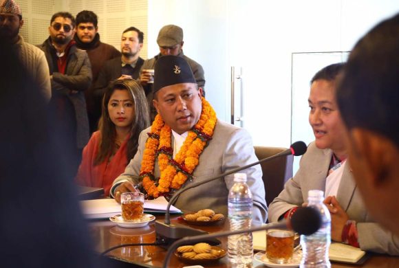 शपथपछि शिक्षामन्त्रीले गरे पदभार ग्रहण