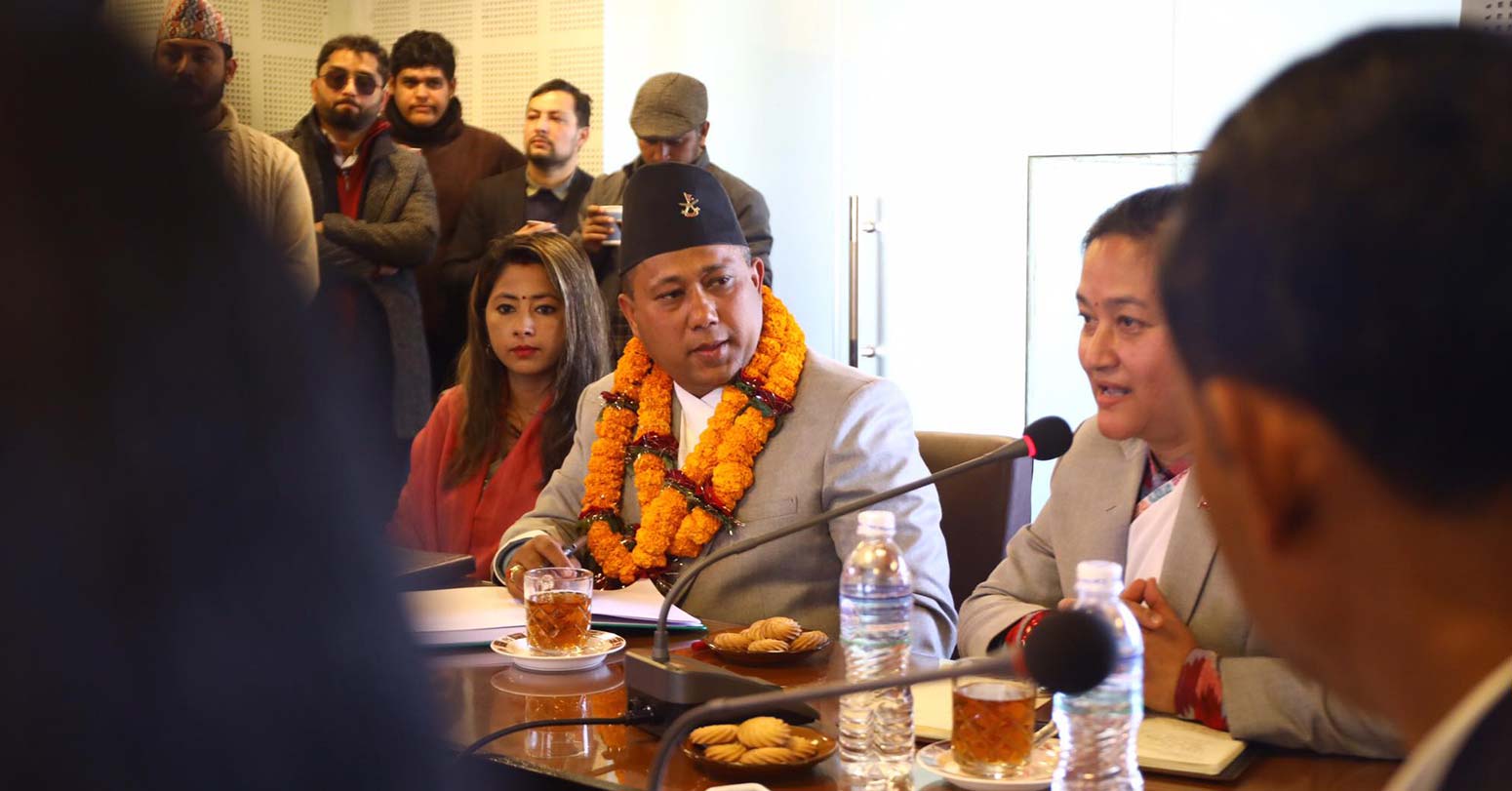 शपथपछि शिक्षामन्त्रीले गरे पदभार ग्रहण
