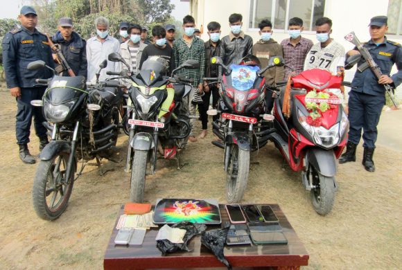 सिरहामा ब्राउन सुगरसहित ९ जना पक्राउ