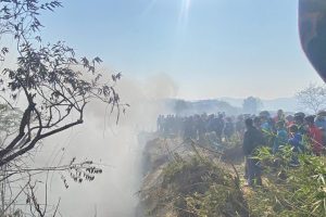 पोखरामा विमान दुर्घटना : ६८ जना सवार थिए, अहिलेसम्म आठ जनाको शव निकालियो