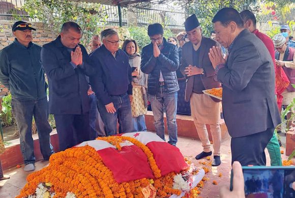 पूर्वगभर्नर जबराको पार्थिव शरीरमा कांग्रेस नेताहरुले ओढाए पार्टीको झण्डा