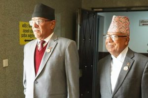 प्रचण्ड र माधव नेपालबीच सिंहदरबारमा भेटवार्ता जारी
