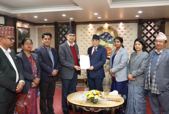 एमालेका मन्त्रीले प्रधानमन्त्रीलाई बुझाए राजीनामा