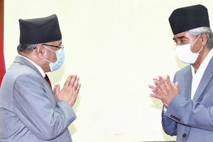 प्रचण्डलाई भेट्न बालुवाटार पुगे देउवा