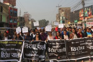चर्को व्याजदर लिएको भन्दै धनगढीका व्यवसायी आन्दोलित