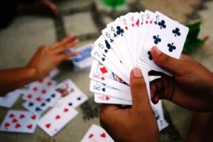 जुवातास खेलिरहेको अवस्थामा खाजाघर संचालकसहित ६ जना पक्राउ