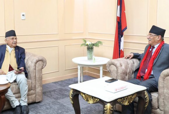 उच्चस्तरीय संयन्त्रको बैठक स्थगित, सिंहदरबारमा ओली-प्रचण्ड भेटवार्ता