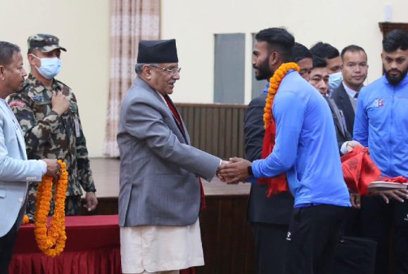 विजेता खेलाडीलाई प्रतिव्यक्ति २ लाख पुरस्कार दिने प्रधानमन्त्रीको घोषणा