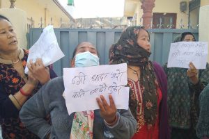 एकता बुद्ध सहकारीको ‘बदमासी’ले मारमा बचतकर्ता , सञ्चालकको घरघरमा धर्ना !