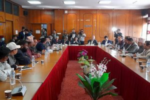 सरकारसँगको वार्तापछि यातायात मजदुरले लिए बन्द फिर्ता