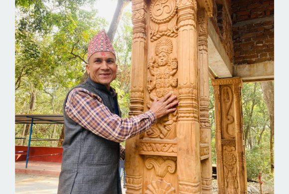 काष्ठकलामा सात पुस्तादेखिको विरासत जोगाउँदै भीमबहादुर