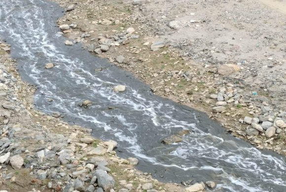 कोल्पुखोलामा महानगरको दादागिरीः बन्चरेडाँडाको लेदो सिधैँ खोलामा