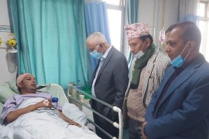 नेविसंघ संस्थापन पक्षबाट कुटिएका नेतालाई भेट्न शेखर कोइराला अस्पतालमा