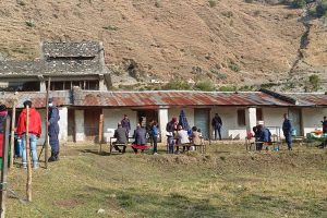 स्ववियु निर्वाचन: बाजुरामा हवाई फायर, दुईजना प्रहरी घाइते