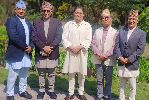 पूर्व राजा ज्ञानेन्द्रलाई भेट्न राप्रपा शीर्ष नेताहरु पुगे झापा