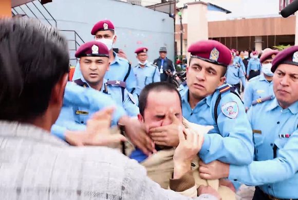 प्रधानमन्त्री प्रचण्डविरुद्ध नाराबाजी गर्ने युवाले ५ हजार धरौटी तिर्न नमानेपछि जेल चलान