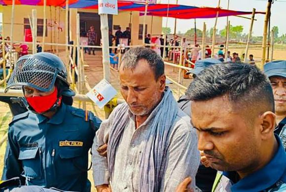 दुईवटा मतपत्र खसाउन खोजेपछि बारामा जसपाका नेता पक्राउ