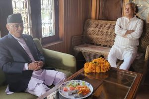 लेखराज भट्टको घरमा पुगे प्रधानमन्त्री प्रचण्ड