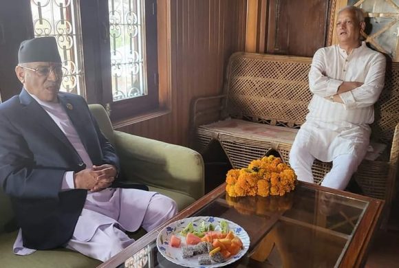 लेखराज भट्टको घरमा पुगे प्रधानमन्त्री प्रचण्ड