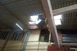 वीर अस्पतालको पुरानो भवनको छत भत्किँदा ४ जना घाइते