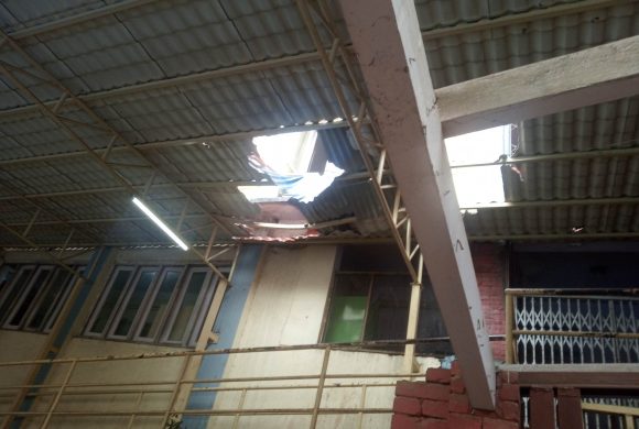 वीर अस्पतालको पुरानो भवनको छत भत्किँदा ४ जना घाइते