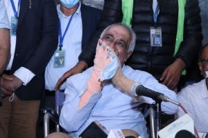 भारतमा साढे दुई महिनाको उपचारपछि फर्किए सांसद चन्द्र भण्डारी
