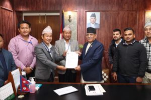 मेयर हर्क साम्पाङ प्रधानमन्त्री भेट्न बालुवाटारमा, कोशीको पानी धरान झार्न बजेट माग