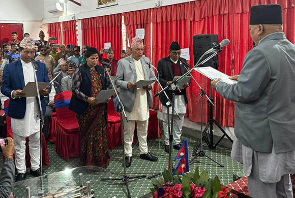कर्णाली प्रदेशमा मन्त्रालय फुटाएर मन्त्रिपरिषद् विस्तार, कांग्रेसका मन्त्रीहरुले लिए शपथ