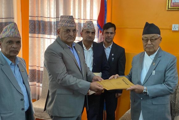 गण्डकीको मुख्यमन्त्री बनेका सुरेन्द्रराज पाण्डे को हुन् ?