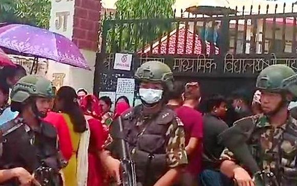 नाराबाजीपछि चितवनमा मतदान रोकियो