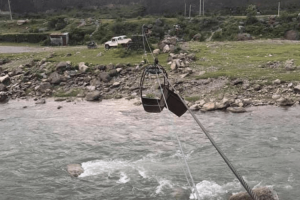 महाकाली नदीमा तुइनबाट खसेर एक पुरुष बेपत्ता