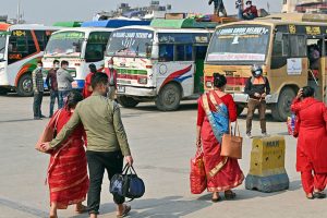 लामो दूरीको गाडी भाडा घट्यो, कहाँ कति ?