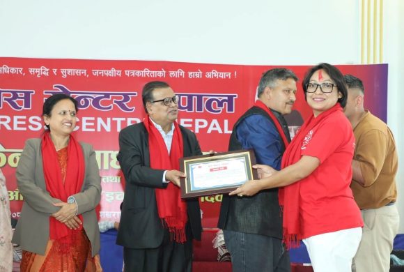 ‘इच्छुक’ स्मृति दिवसमा पत्रकार रीता बुढाथोकी सम्मानित