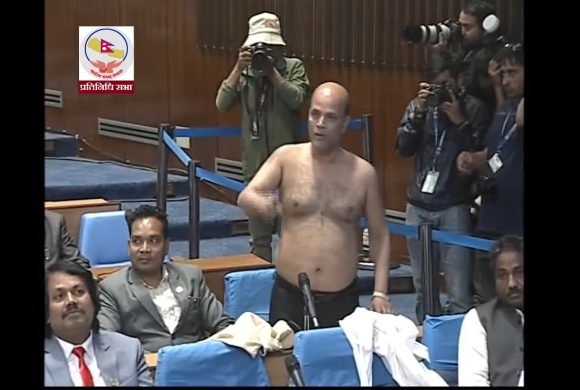 सांसदले प्रतिनिधि सभाको बैठकमै  कपडा उतारेपछि…