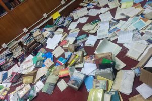 छानो चुहिएर भिज्न थाल्यो सार्वजनिक पुस्तकालय