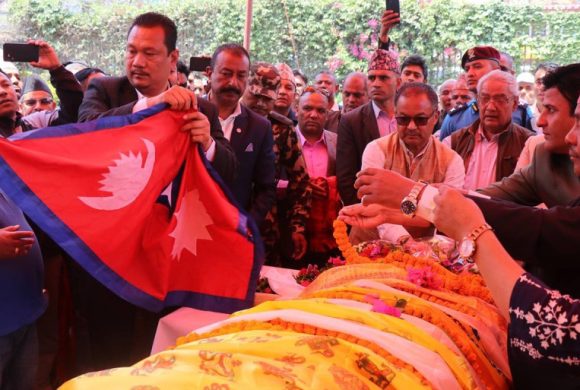 युगौं युगसम्म बाँचिरहनेछन् मुकेश : मन्त्री मोदी