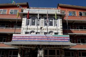 बसुन्धारास्थित साउथ वेस्टर्न स्कुल अगाडी बम फेला
