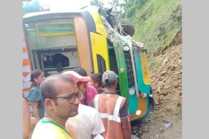 काठमाडौंबाट राजस्थान जाँदै गरेको बस दुर्घटनाः एक बालकको मृत्यु