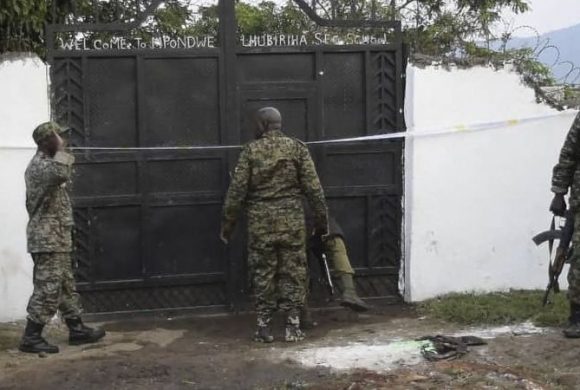 युगान्डाको एक विद्यालयमा आक्रमण, ४० जनाको मृत्यु