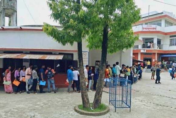 नागरिकता लिन बिहान साढे ३ बजेदेखि लाईनमा