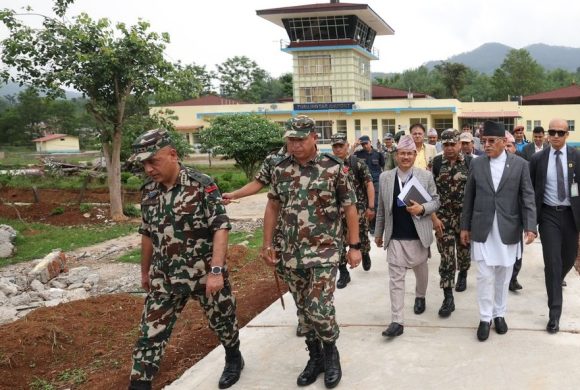 बाढी-पहिरो प्रभावित क्षेत्रको अवलोकन गर्न तुम्लिङटारमा प्रधानमन्त्री