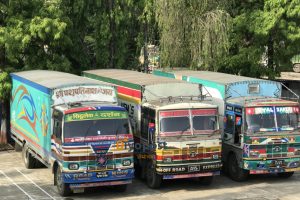 बिलबिजक भन्दा बढीको सामानसहित ३ वटा ट्रक नियन्त्रणमा