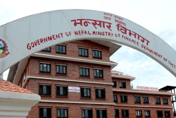 भन्सार अधिकृतसहित ३ कर्मचारी र ३ जना भन्सार एजेन्ट पक्राउ, पक्राउ पर्नेको संख्या १६ पुग्याे