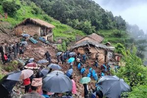 बैतडीमा पहिरोले घर पुरिँदा ४ वर्षीया छोरासहित आमा मृत्यु, ३ जना घाइते