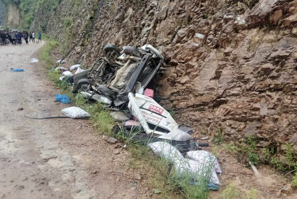 थानकोट दुर्घटना अपडेटः चालकसहित २ जनाको मृत्यु