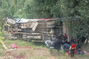 बैतडीमा बस दुर्घटना हुँदा एकको मृत्यु, ३९ जना घाइते