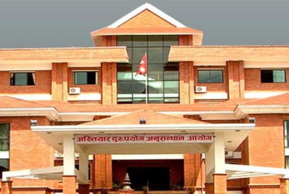 घुससहित २ कर्मचारी अख्तियारको नियन्त्रणमा