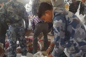 बिलविजकमा उल्लेख भएकाे भन्दा बढि सामानसहित गाडी नियन्त्रणमा