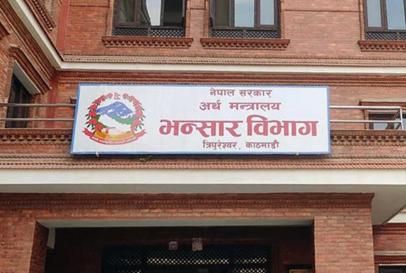 चार महिनामा साढे चार खर्ब नाघ्यो व्यापार घाटा